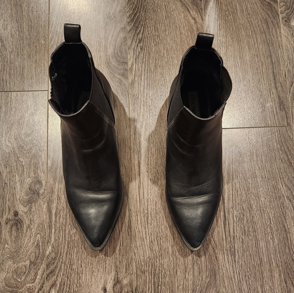 Steve Madden Black Upper Leather Ankle/Chelsea Boots - Picture 3 of 5